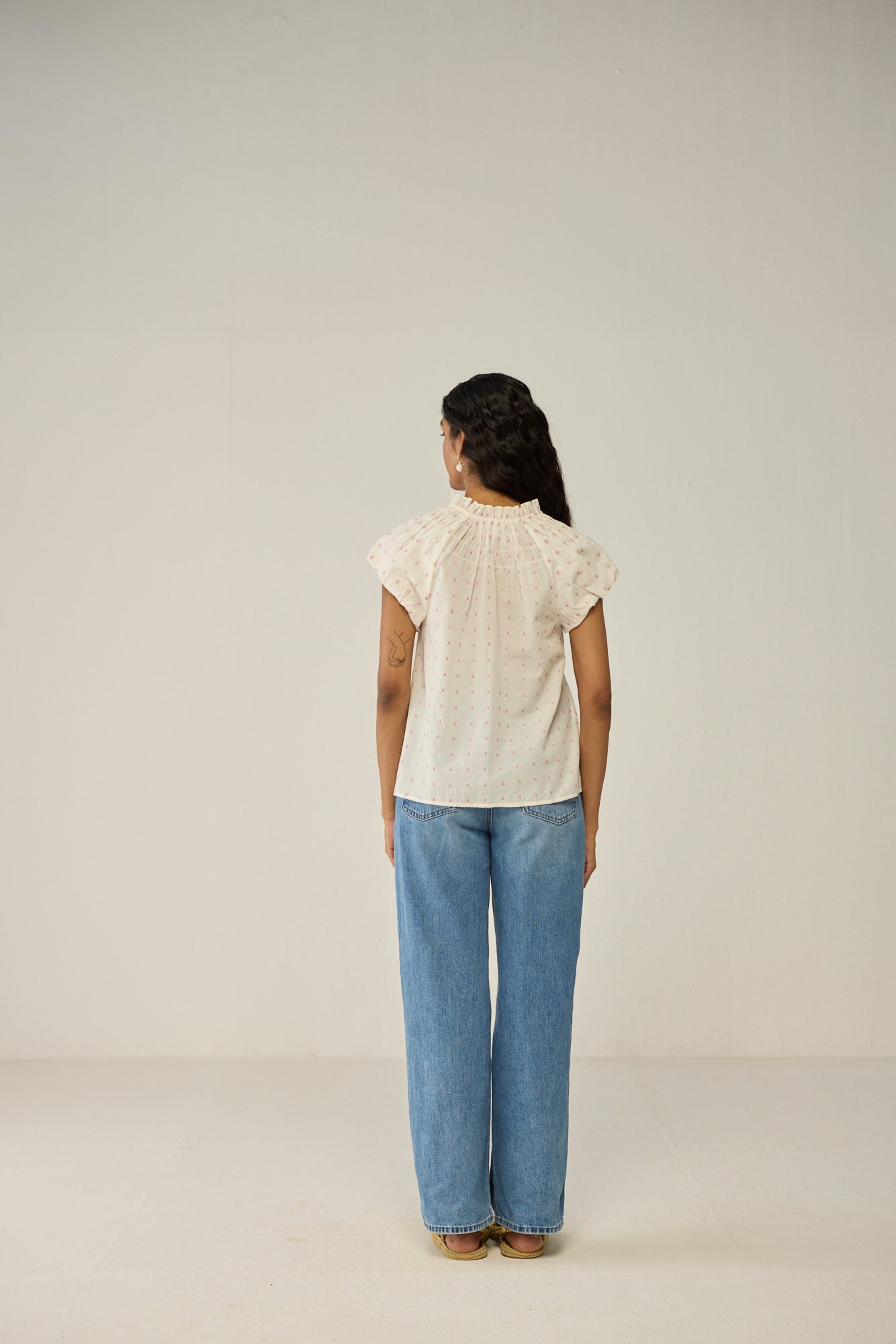 Round neck buttoned blouse