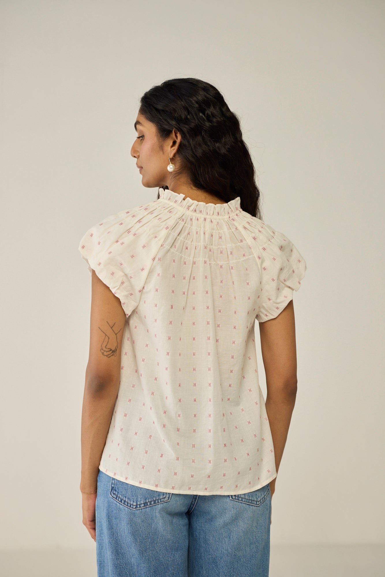 Round neck buttoned blouse