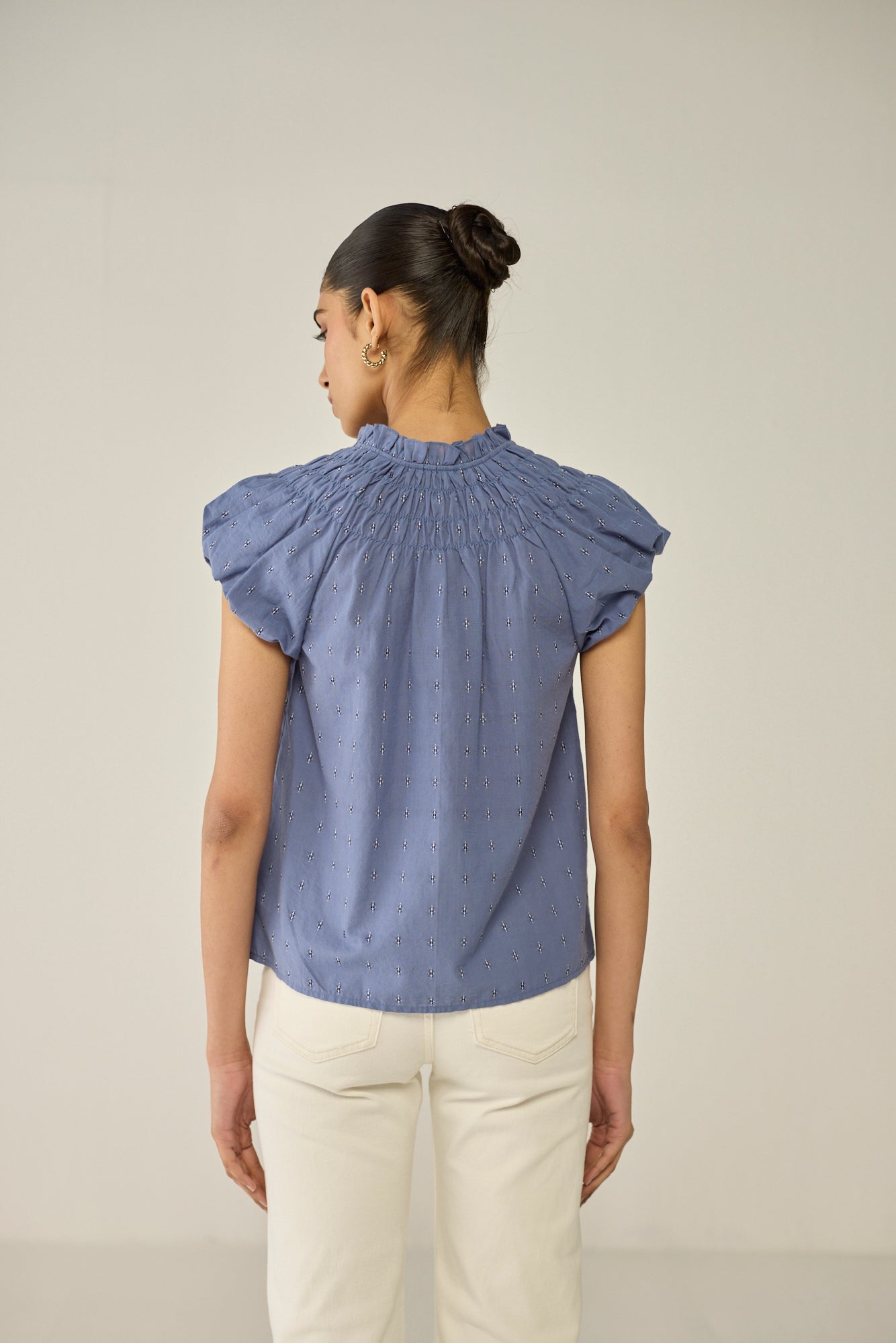 Round neck buttoned blouse