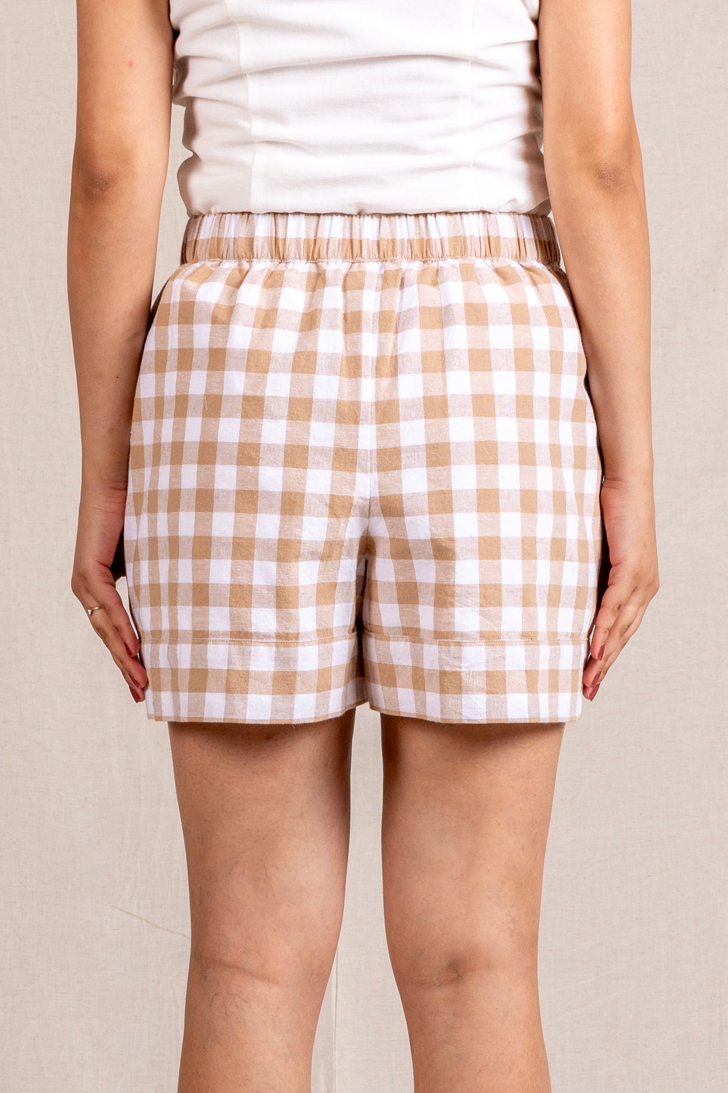 Beige gingham tailored shorts